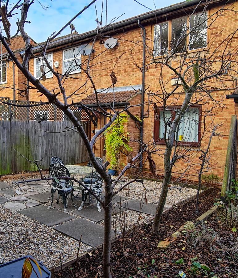 Sw19 - Quiet Split-Level 2-Bedroom Maisonette With Garden London Eksteriør billede